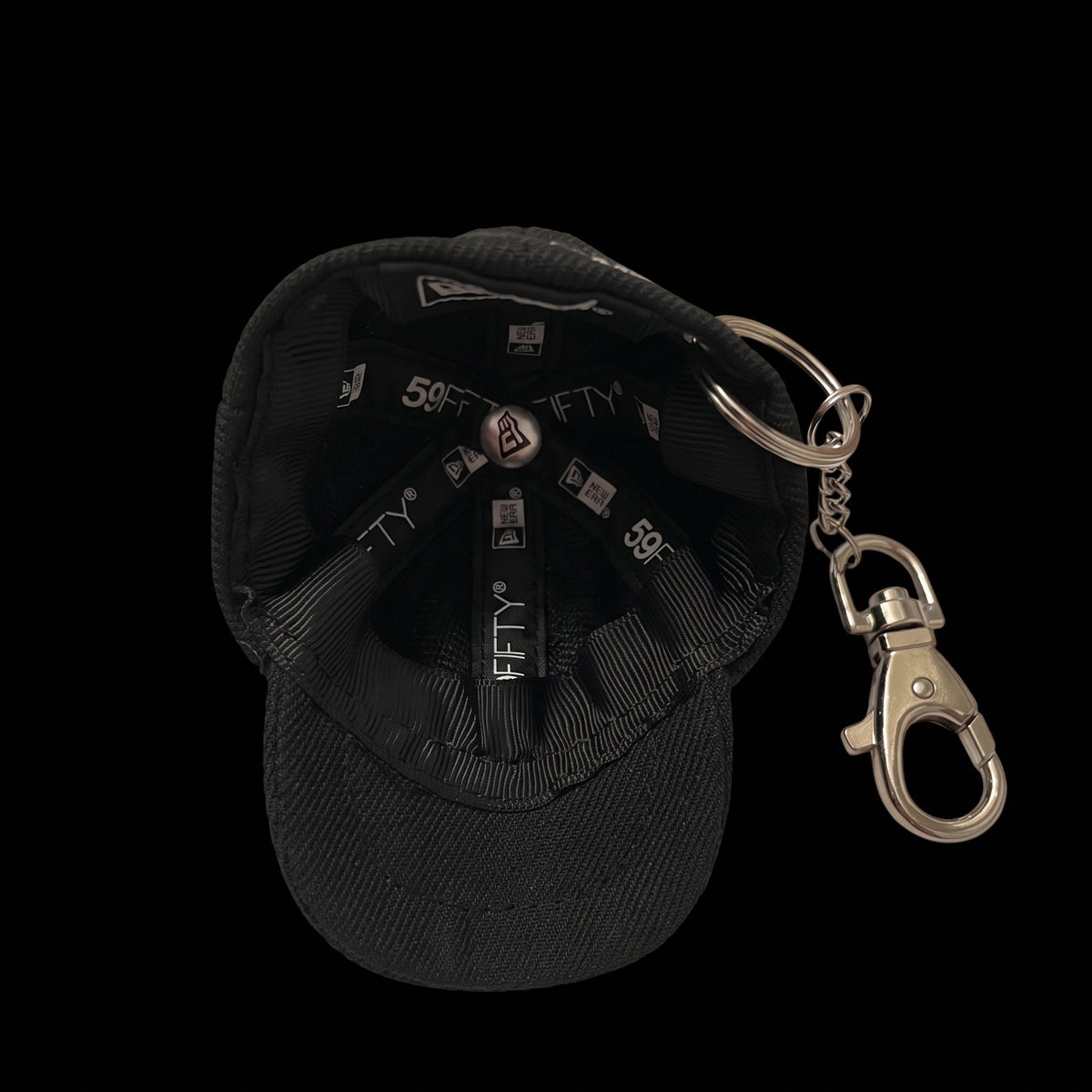 【NEWERA】キャップキーホルダー （BLACK×WHITE）